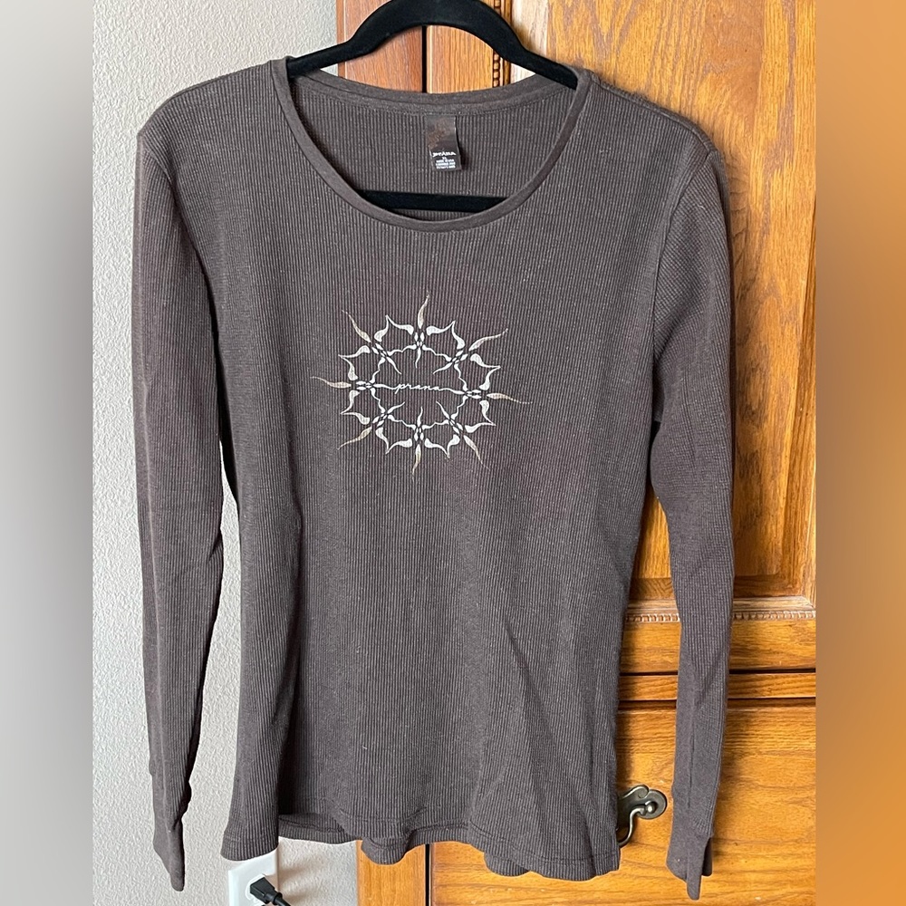 Prana long sleeve waffle texture shirt with cute print on front. Woman’s Xl.